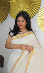 Load image into Gallery viewer, Minnal - മിന്നൽ (Traditional Onam Kasavu Saree)
