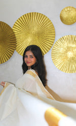 Load image into Gallery viewer, Minnal - മിന്നൽ (Traditional Onam Kasavu Saree)
