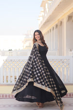 Load image into Gallery viewer, Vihaa Black ~ Gown Set
