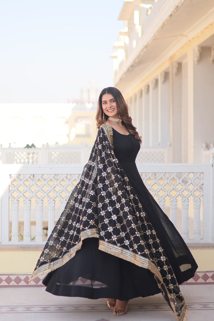 Vihaa Black ~ Gown Set