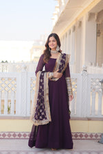 Load image into Gallery viewer, Vihaa~ Gown Set
