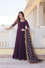 Load image into Gallery viewer, Vihaa~ Gown Set
